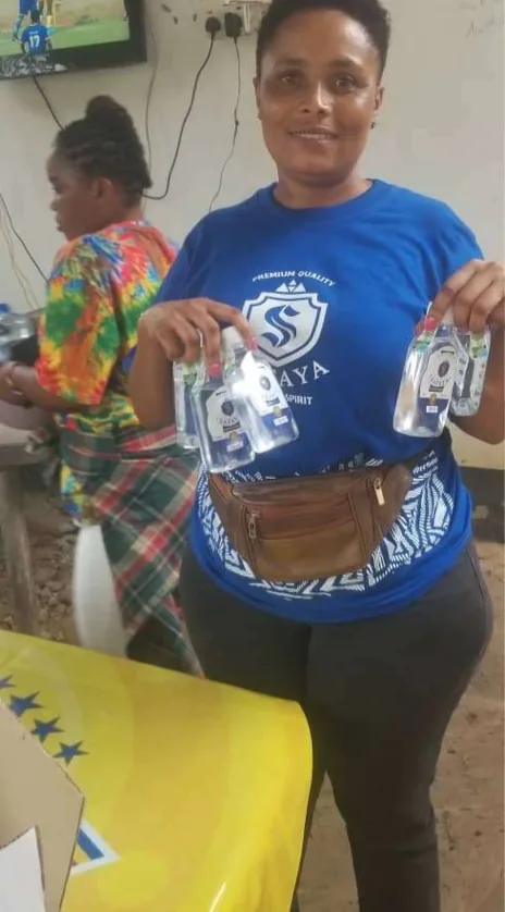Safaya brand ambassador selling directly to consumers at a bar during the activation